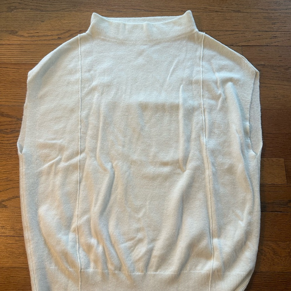 Fate Cream Sleeveless Turtleneck